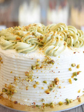 Pistachio-Mousse-Cake